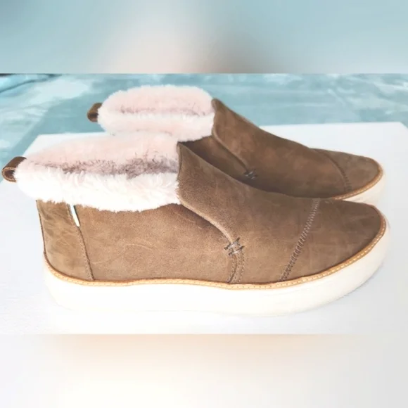 TOMS Paxton Slip-On Sneakers, Tan Suede with Pink Fur Lining, Women's 7.5, GUC - Picture 8 of 10